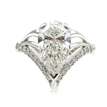Load image into Gallery viewer, Diamond ring with pear-shaped center stone