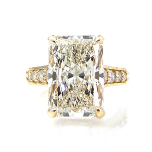 Radiant Cut Solitaire with Hidden Halo and Graduated Diamond Band