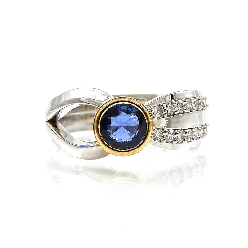 sapphire ring in yellow gold bezel