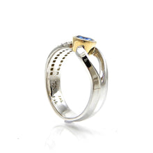 Load image into Gallery viewer, sapphire ring in yellow gold bezel split shannk