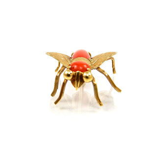 For sale 18k yellow gold vintage coral fly brooch